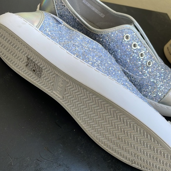 Holster slip on sneaker. Diaz Silver euro 41 ( fits 9.5) never worn. - Picture 2 of 5